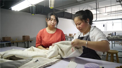 霍爾果斯 紡織服裝產(chǎn)業(yè)與日用品銷售雙輪驅(qū)動，打造區(qū)域經(jīng)濟新引擎